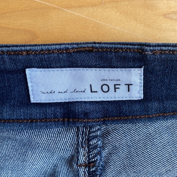 LOFT Curvy Skinny Mid Wash High Rise - Picture 6 of 8